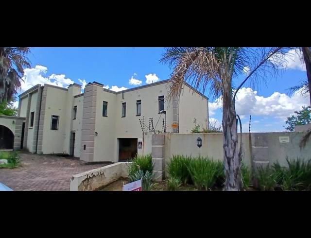 4 BEDROOM HOUSE FOR SALE IN ONTDEKKERSPARK